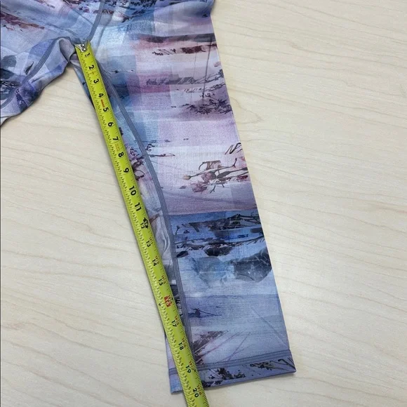 Lululemon cropped tights, leggings, gym, yoga pants size 6, print, perfect! - Picture 8 of 9